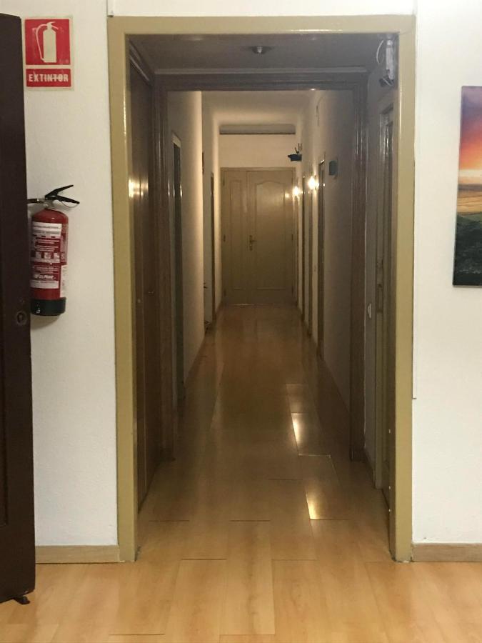 Hostal Muntaner Barcelona Bagian luar foto