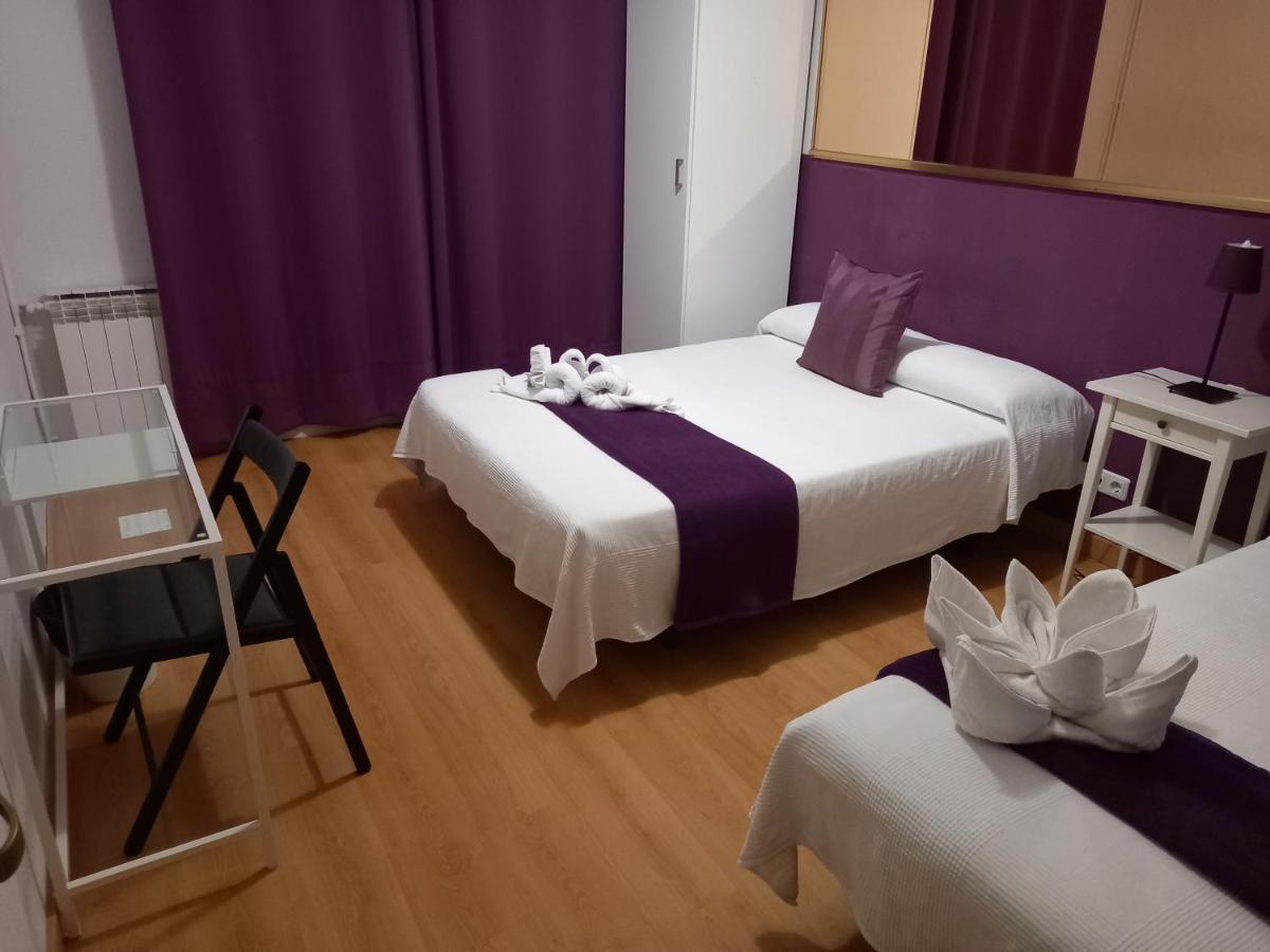 Hostal Muntaner Barcelona Bagian luar foto