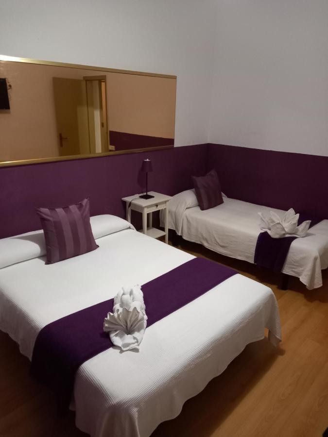 Hostal Muntaner Barcelona Bagian luar foto