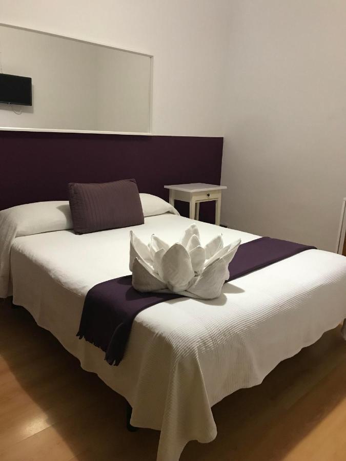 Hostal Muntaner Barcelona Bagian luar foto